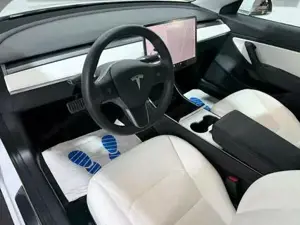 Tesla Model Bild 8