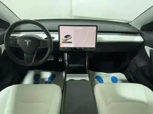 Tesla Model Bild 9