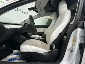 Tesla Model Bild 10