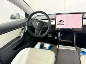 Tesla Model Bild 6