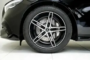 Mercedes-Benz E 300 de 4MATIC mit EQ Hybrid Technologie T-Modell Bild 8