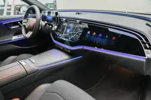 Mercedes-Benz E 300 de 4MATIC mit EQ Hybrid Technologie T-Modell Bild 10
