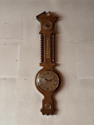 Wanduhr mit Wetterstation aus Holz