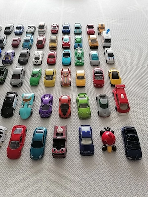 Über 100 Spielzeugfahrzeuge Bild 4