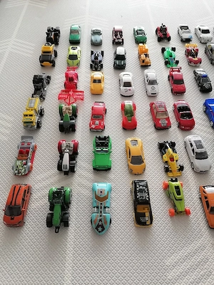 Über 100 Spielzeugfahrzeuge Bild 2