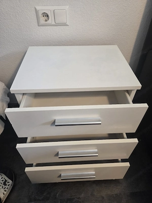 2 Stück Nachtkästchen mit 3 Schubladen Bild 3