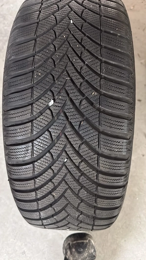 Alu Kompletträder mit neuwertigen Winterreifen  Bild 3