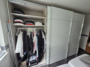 Großer Schiebetürenschrank Bild 3