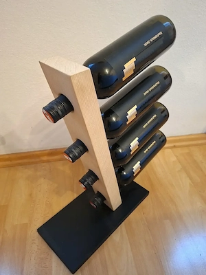 Ein Stillvoller Weinständer aus massivem Holz, handgefertigt mit 4 Weinflaschen inklusive Bild 4