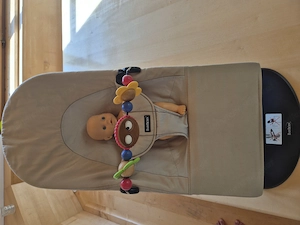BabyBjörn Balance Soft Babywippe inkl. Holzspielbogen
