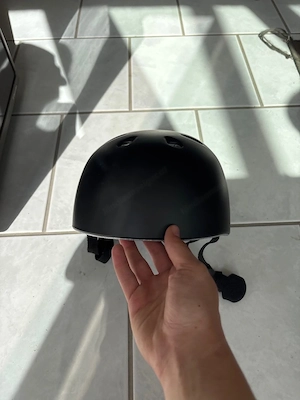 Neuer Helm