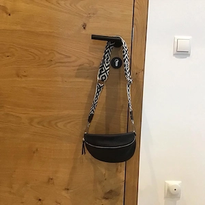 Tasche schwarz mit zwei verschiedenen Träger