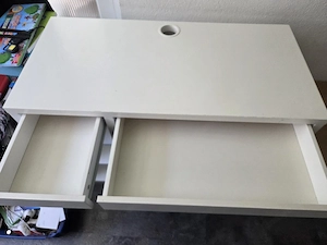 Schreibtisch mit Schubladen Bild 2