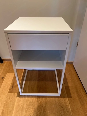 Nachttisch von IKEA zu verschenken