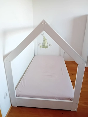 Kinderbett (haus montessori) mit Matratze Bild 3