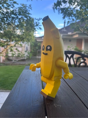 Fortnite Peely Brickman Figur Bild 3