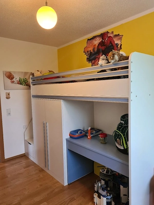Hochbett mit Kleiderschrank u. Schreibtisch Bild 2