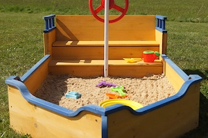 Piratenboot Boot Sandkasten aus Holz mit Geheimversteck Holzsandkasten Bild 6