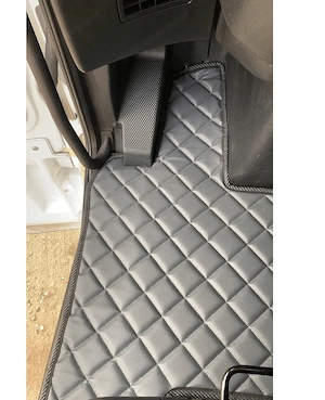 Artikel: Handmade Mercedes Actros MP4 MP5 from 2011 floor mats carpet complete set Hochwertiger Arti Bild 3