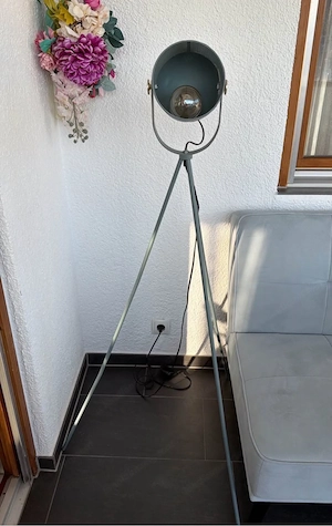 Stylische Stehlampe  Bild 2