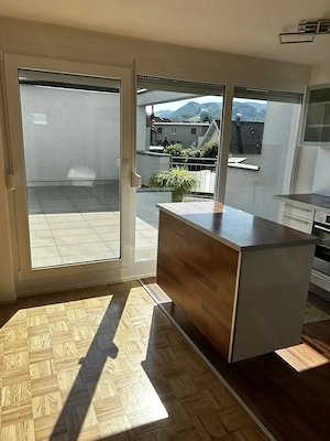 Gelegenheit! Schöne 2 Zimmerwohnung mit 60m2, großer 36 m2 Terrasse ab 1. Oktober frei ..    Bild 2