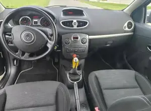 Renault clio tce bj 2012  top gepflegt  Bild 8