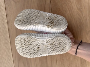 Kinder-Turnschuhe mit Klettverschluss Bild 3