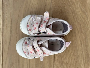 Kinder-Turnschuhe mit Klettverschluss Bild 2