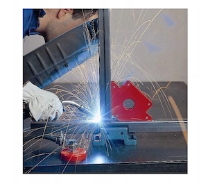 Schwei ger t mit standardm  igem roten LCD-Display und einer Leistung von bis zu 355 A Bild 4