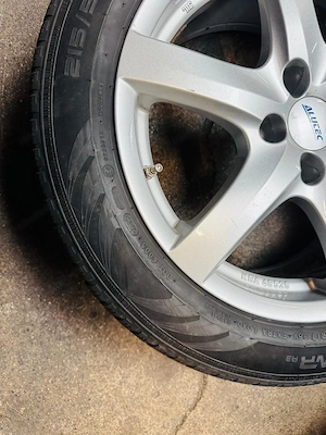 ALUTEC Blizzard 7,5x17 ET35 5x114,3 mit Nokian WR A3 Reifen Bild 5