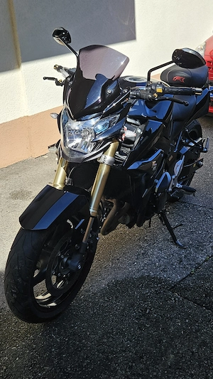 Suzuki GSR 750 Naked Bike Bild 8