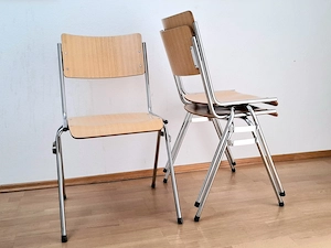 4 Stück Stühle aus den 77-ziger Jahren | Industrie-Design | Stapelbar | Vintage Bild 3