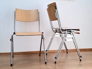 4 Stück Stühle aus den 77-ziger Jahren | Industrie-Design | Stapelbar | Vintage Bild 4