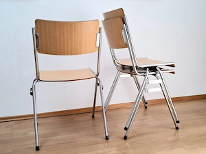 4 Stück Stühle aus den 77-ziger Jahren | Industrie-Design | Stapelbar | Vintage Bild 2
