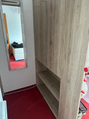 Kleiderschrank  Bild 4
