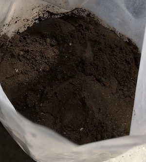 Artikel: Mutterboden 1000 kg Mutterboden gesiebt Pflanzenerde Gartenerde Beeterde Muttererde 0 10mm  Bild 3