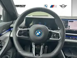 BMW i5 xDrive40 M Sportpaket // Head-Up Display // DAB-Tuner Bild 8