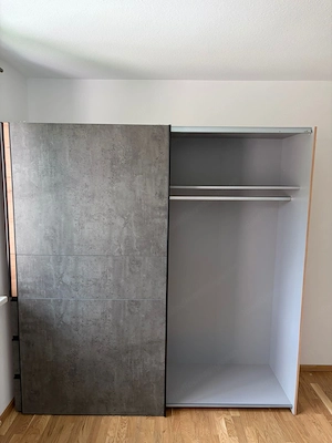 Kleiderschrank mit Schiebetüren  Bild 4