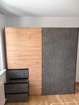 Kleiderschrank mit Schiebetüren  Bild 2