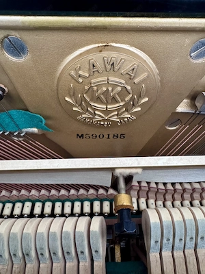Kawai BL-31 Klavier, schwarz poliert, inkl. höhenverstellbarer Klavierbank, Top Zustand Bild 7