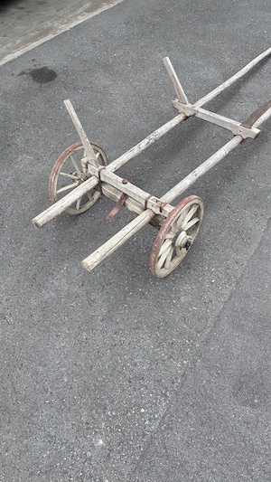 alter Holzwagen Bild 2