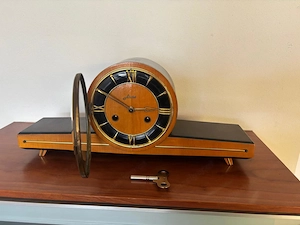 Schöne Standuhr Bild 2