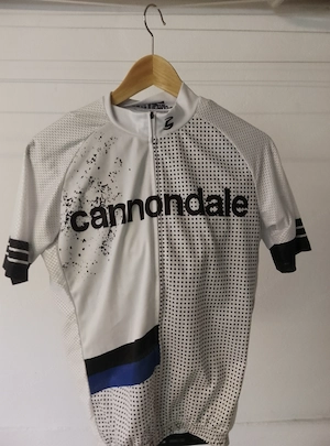 Cannondale Trikot Set,,,,Gr: L ( eher Gr: M) Neu! Bild 3