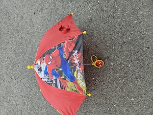 Regenschirm Spiderman zu verschenken