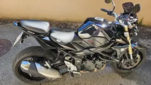 Suzuki GSR 750 Naked Bike Bild 4