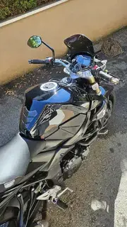 Suzuki GSR 750 Naked Bike Bild 2