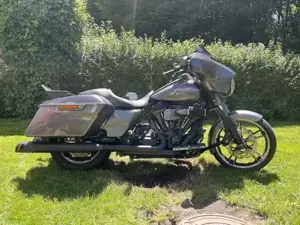 Gepflegte starke  Harley-DavidsonStreet Glide  FLHX  mit vielen Kraft und hartem Sound!