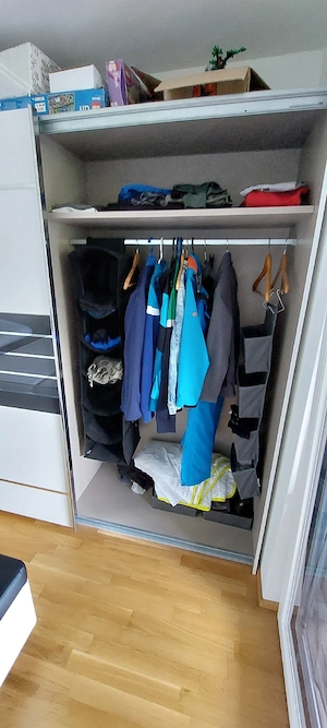 Kleiderschrank  Bild 3