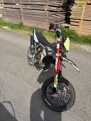 Fantic 125 XMF Supermoto | Pickerl neu | Neue Kette | 15.745 km Bild 2