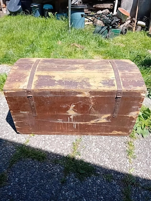 Alte Truhe Lä.94 br.46 hö.53  Bild 3